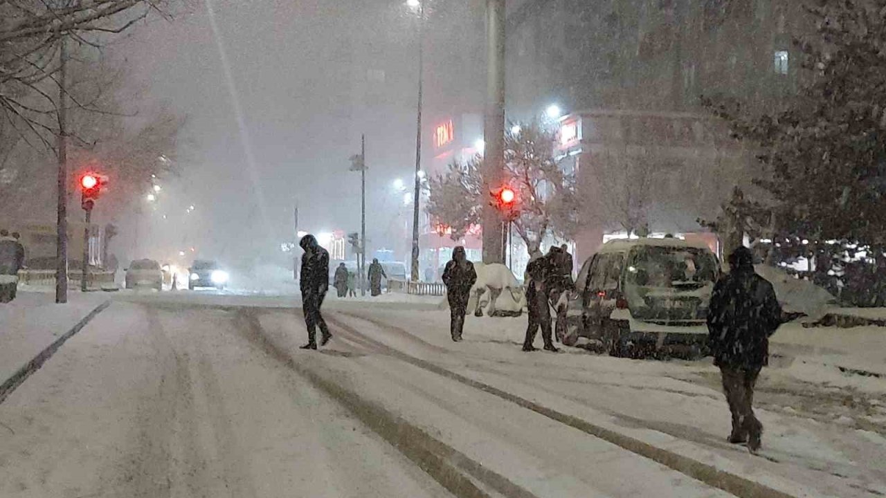 Erzurum’da 3 ilçede okullar 1 gün tatil edildi