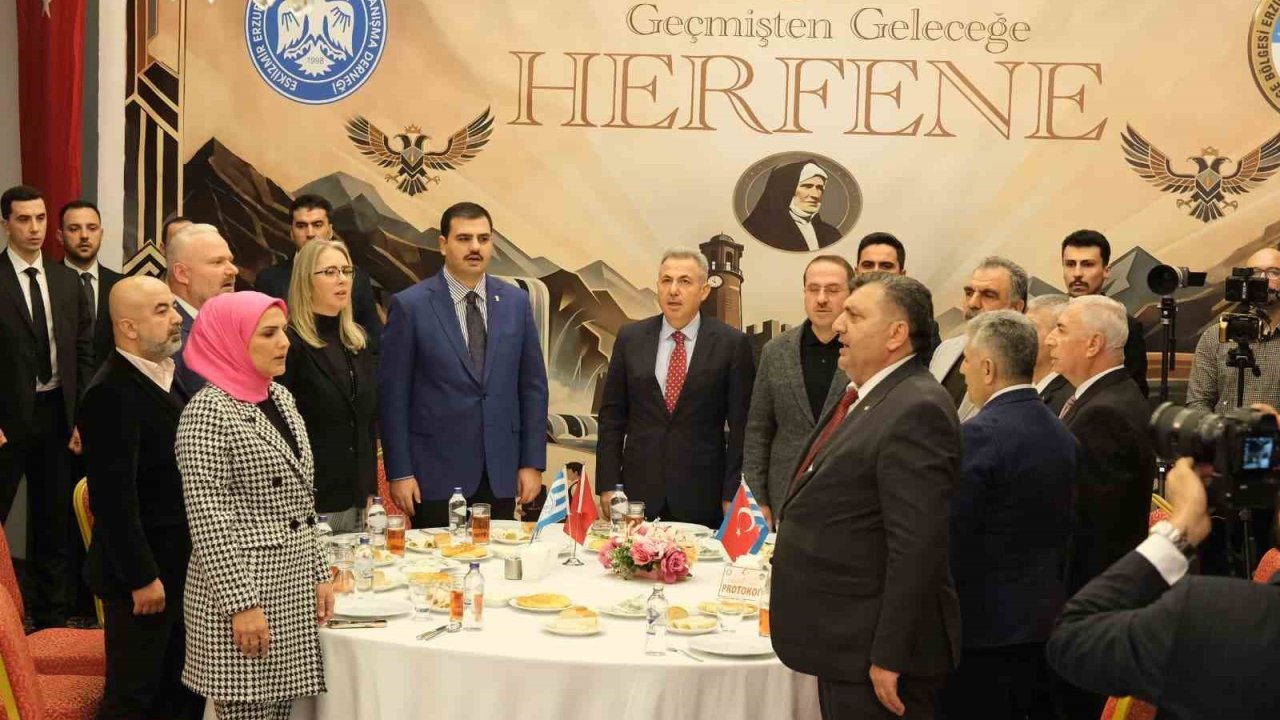 Erzurumlular İzmir’de düzenlenen herfene gecesinde buluştu