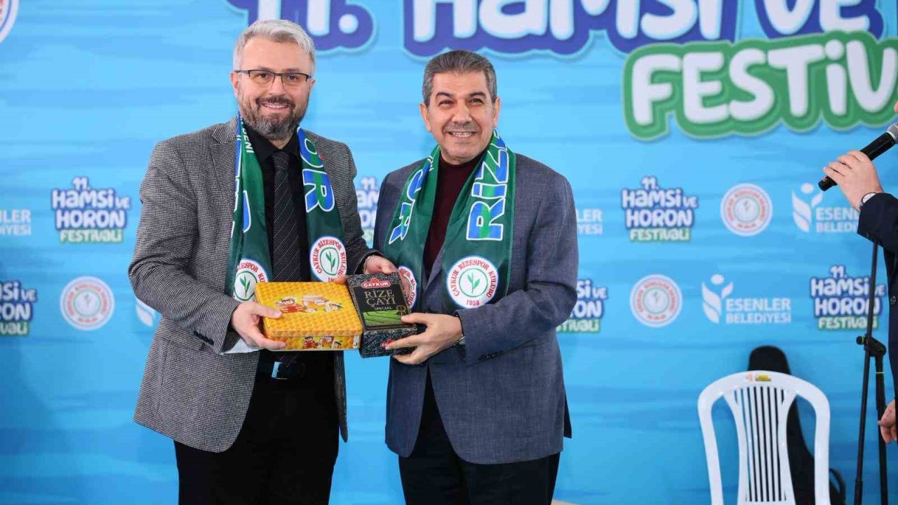 Esenler’de 11. Hamsi ve Horon Festivali: 5 ton balık ve helva dağıtıldı