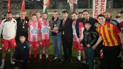 Esenyurt Belediyesi Mahalleler Arası Futbol Turnuvası’nın kazananı dostluk oldu