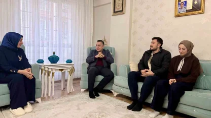 Esenyurt’ta Başkan Vekili Can Aksoy, ilk iftarını şehit ailesiyle açtı