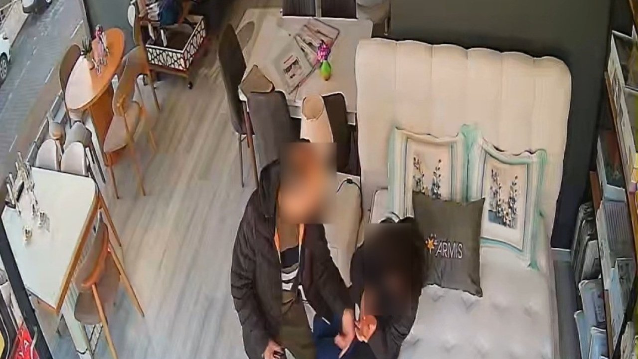 Eşini mobilya mağazasında darbetti: O anlar kamerada