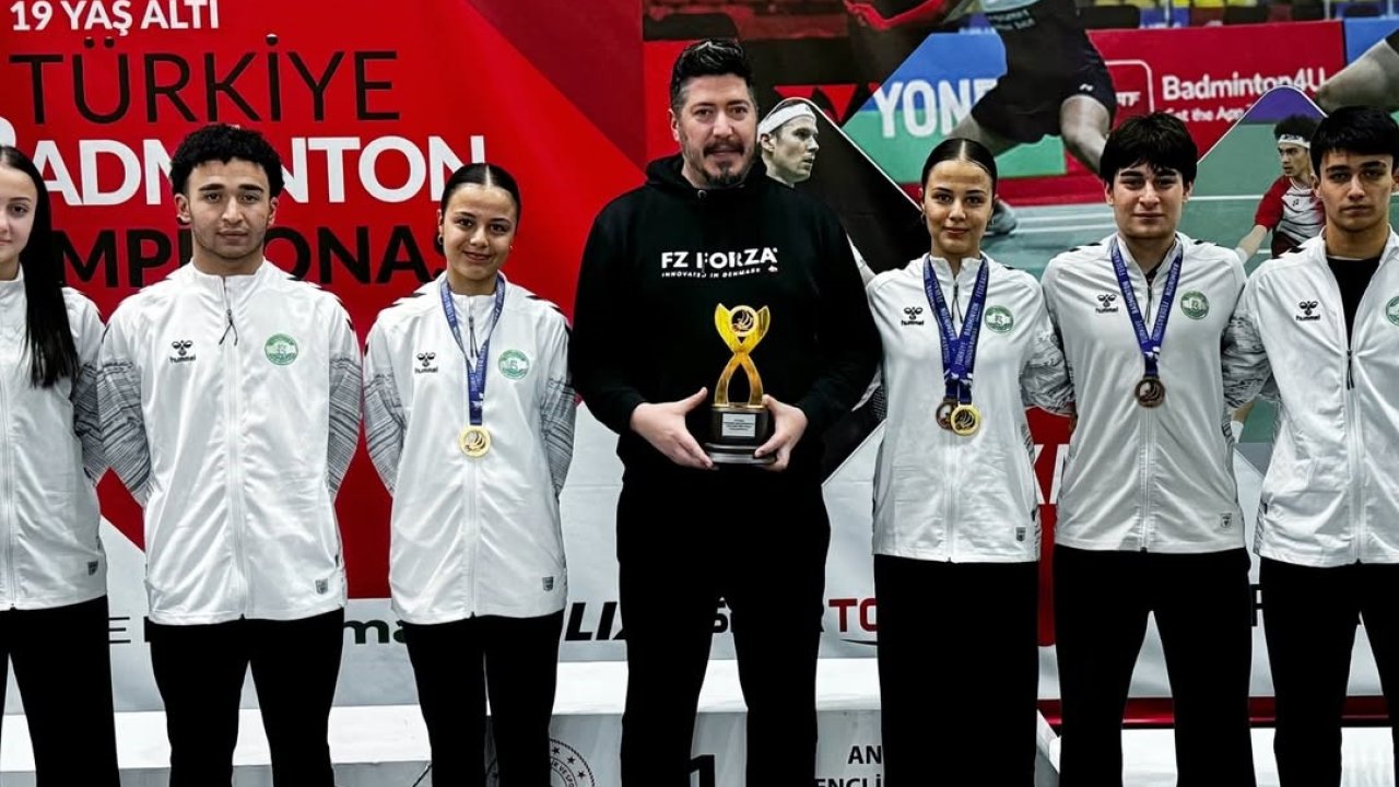 Eskişehirli badmintonculardan Türkiye Şampiyonası’nda madalya yağmuru