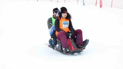 Eşler, Sevgililer Günü’nde birbirini en hızlı çekmek için yarıştı