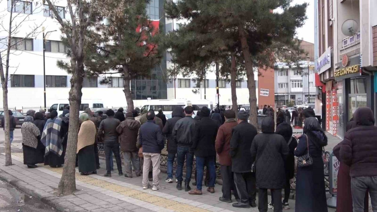 Et ve Süt Kurumu satış noktasında Ramazan yoğunluğu