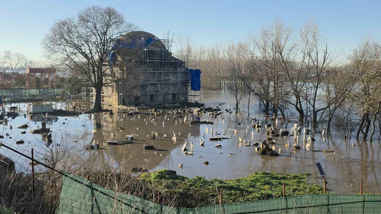 Evliya Kasım Paşa Camii şantiyesi sular altında