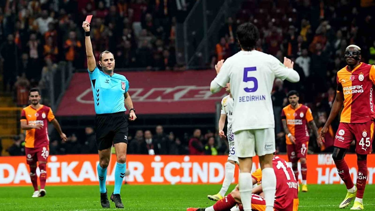 Eyüpspor’da Bedirhan Özyurt kırmızı kart gördü