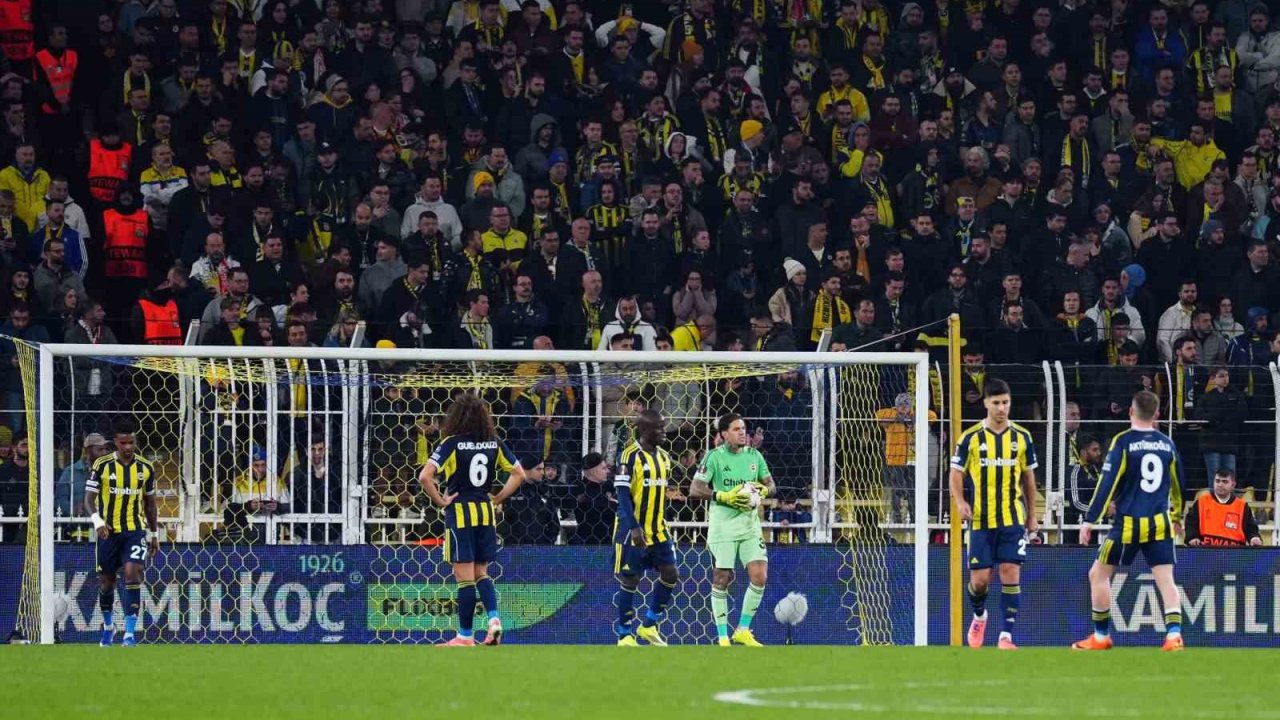 Fenerbahçe, Avrupa Ligi’nde turu zora soktu