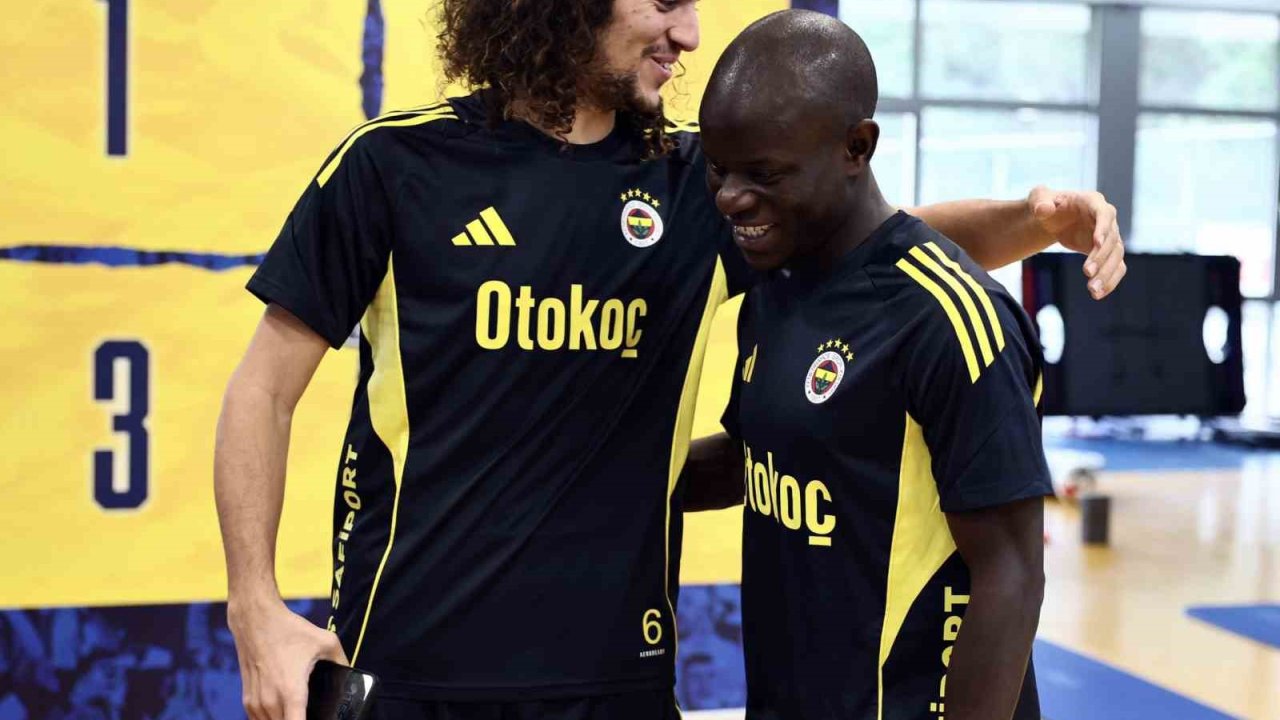 Fenerbahçe’nin yeni transferi N’Golo Kante, tesisleri gezdi ve ilk antrenmanını yaptı