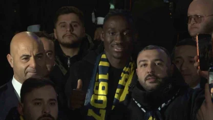 Fenerbahçe’nin yeni transferi Sidiki Cherif, İstanbul’da