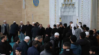 Filistinli öğrencinin şehit edilen ailesi için gıyabi cenaze namazı kılındı