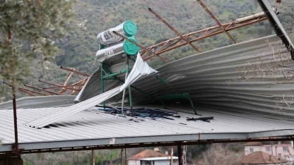 Fırtına yıktı geçti