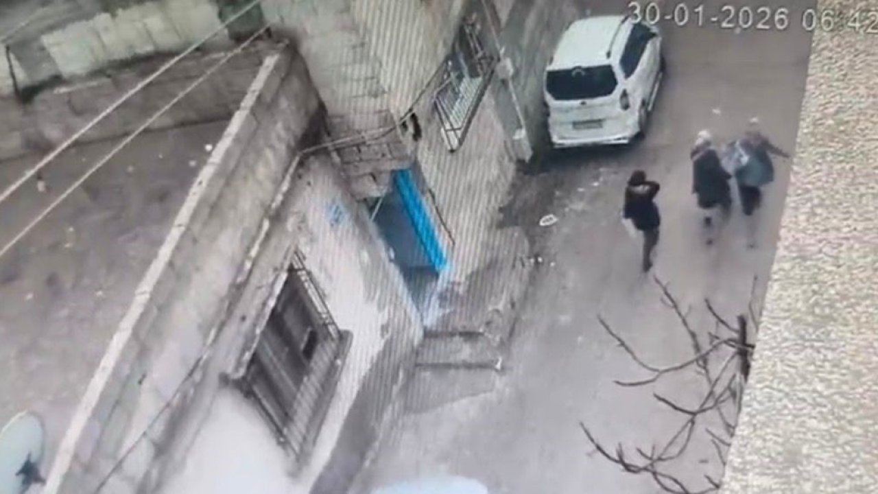 Gaziantep’te içerisinde 2,7 milyon TL bulunan kasanın çalınma anı kamerada