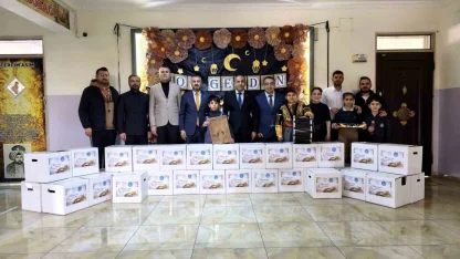 Gaziantep’te öğrenciler yardım kolileri hazırladı