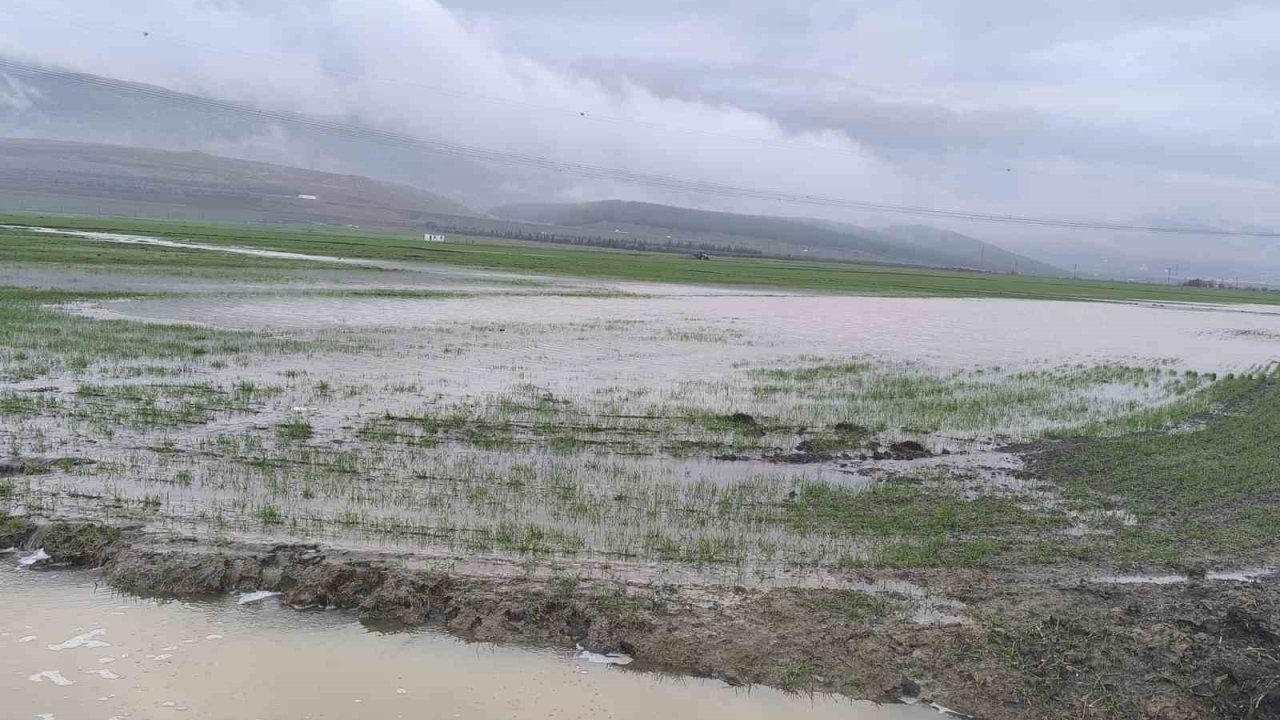 Gaziantep’te tarım arazileri su altında kaldı