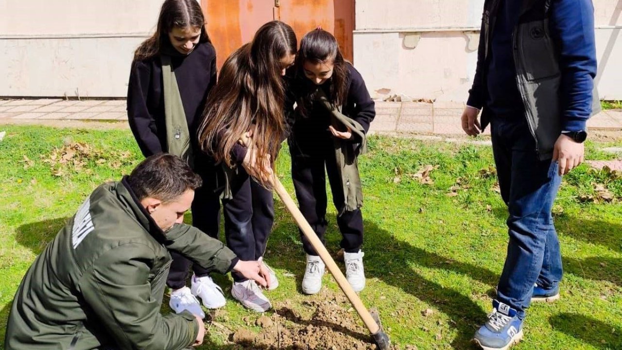 Gediz’de öğrencilerden doğaya anlamlı dokunuş