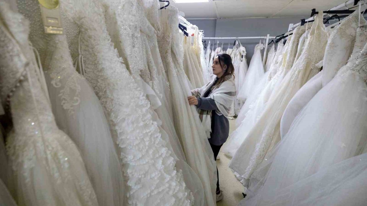 Gelinlik hayali İzmir’de ücretsiz gerçek oluyor