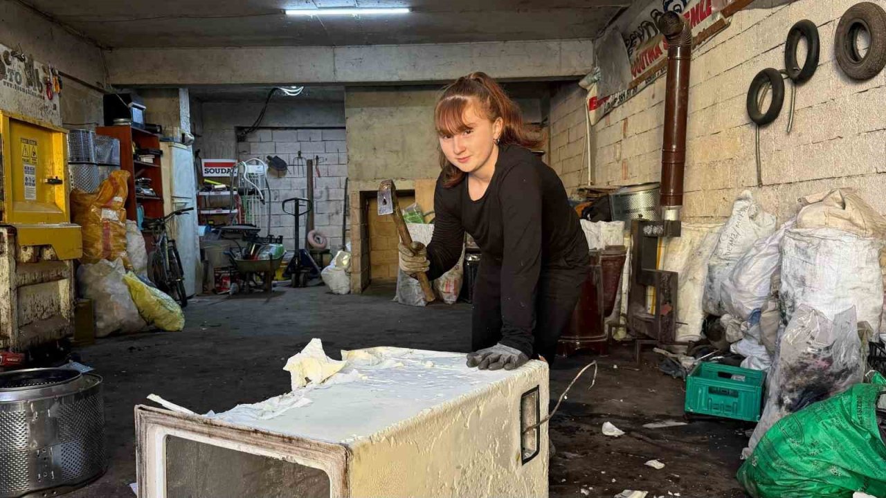 Genç sporcu geri dönüşüm atölyesinde geleceğini şekillendiriyor