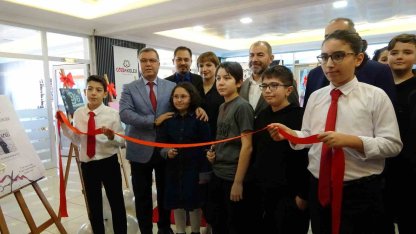 Genç yetenek Alya, ilk kişisel resim sergisini sanatseverlerle buluşturdu