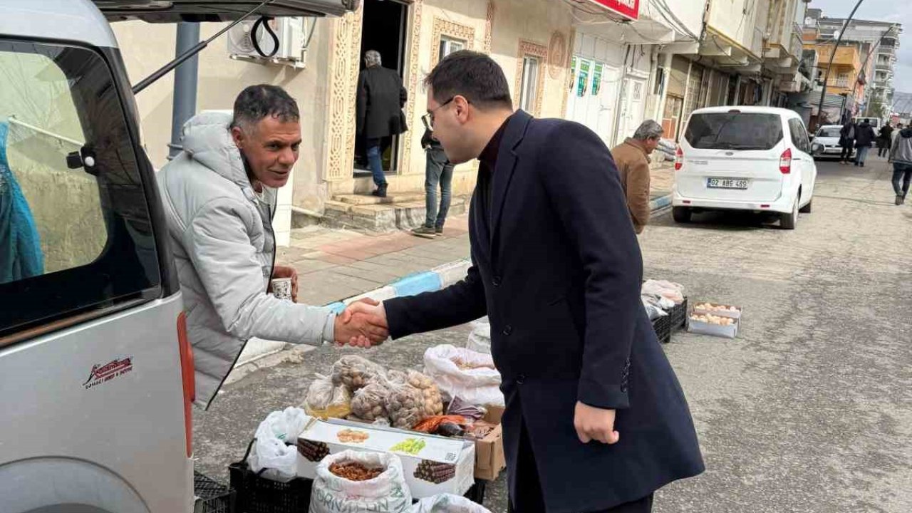 Gercüş Kaymakamı Öztaş, pazar esnafı bile bir araya geldi