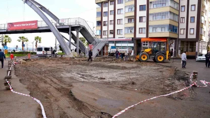 Giresun Belediye Başkanı Fuat Köse, meydan düzenleme çalışmalarını inceledi
