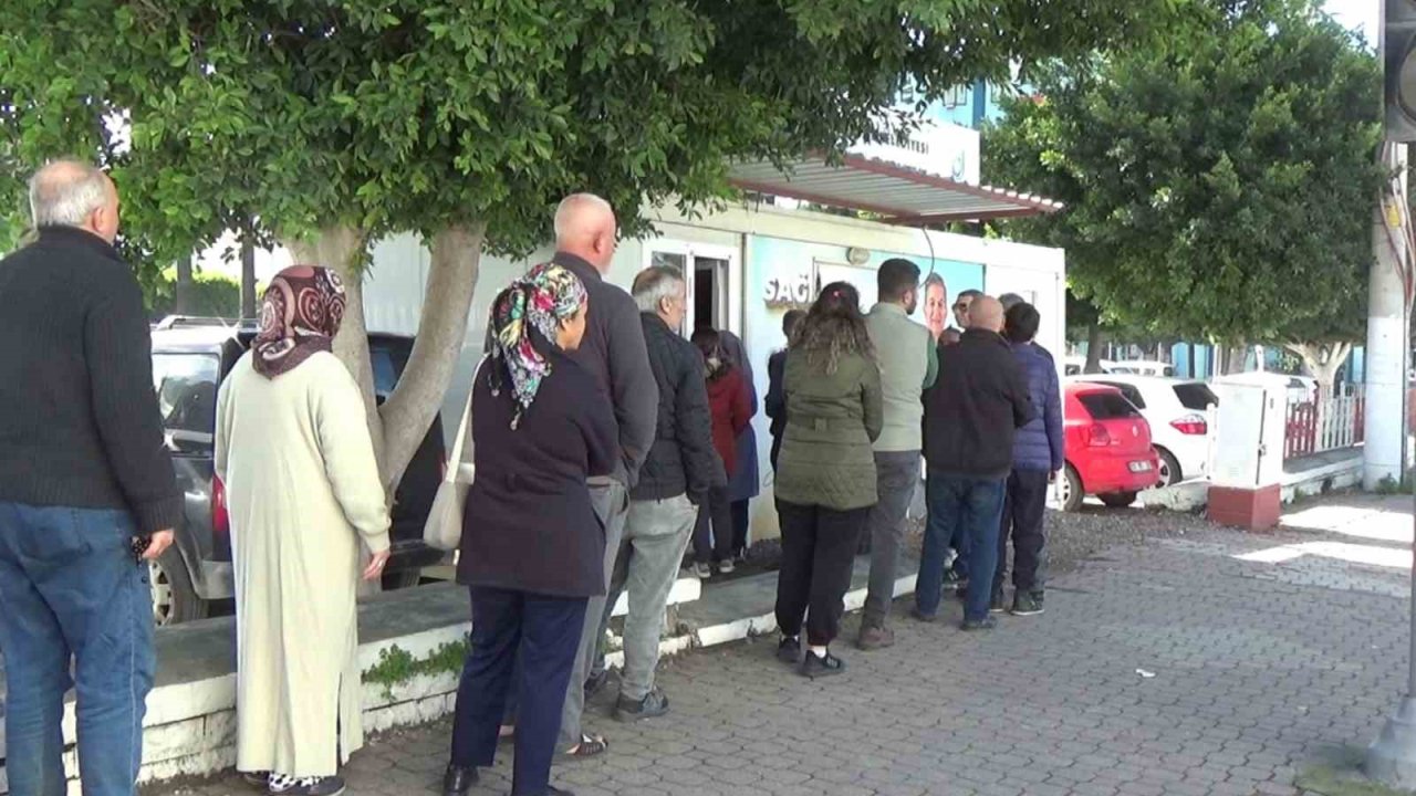Gizemli hayırsever, Ramazan ayı boyunca günlük 6 bin ekmeği depremzede vatandaşlara ücretsiz dağıtacak