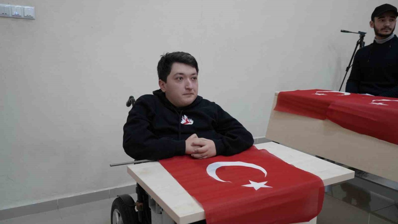 Gümüşhane Üniversitesi’nde ilk ders Türk Bayrağı’na ayrıldı