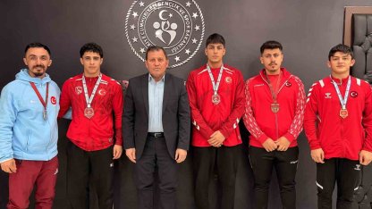 Güreş ve halter şampiyonlarından Kabakcı’ya ziyaret