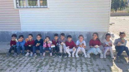 Güroymak’ta öğrencilere simit ve poğaça dağıtıldı