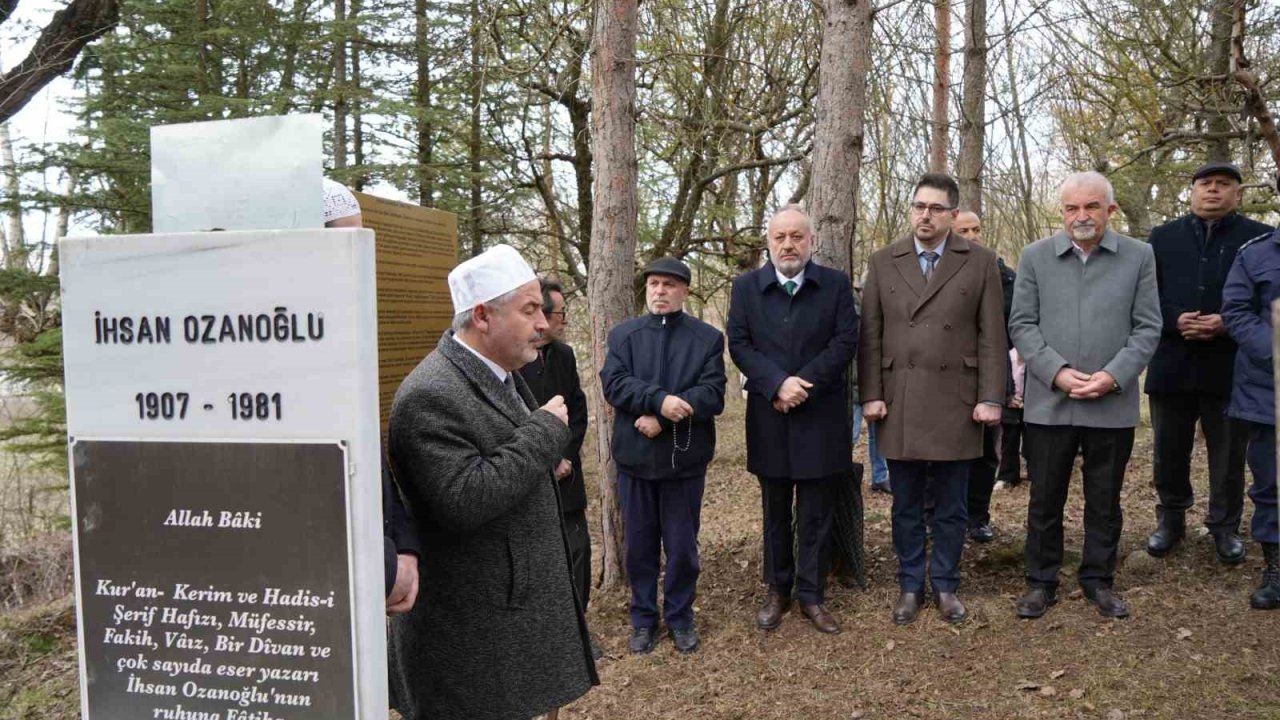 Halk Ozanı İhsan Ozanoğlu vefatının 45. yılında dualarla anıldı