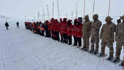 Hesarek Kayak Merkezi’nde gerçeğini aratmayan arama kurtarma tatbikatı