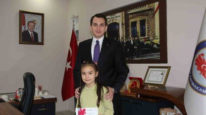 Hisarcık Kaymakamı Erkan Atam’dan il birincisi öğrencilere ödül