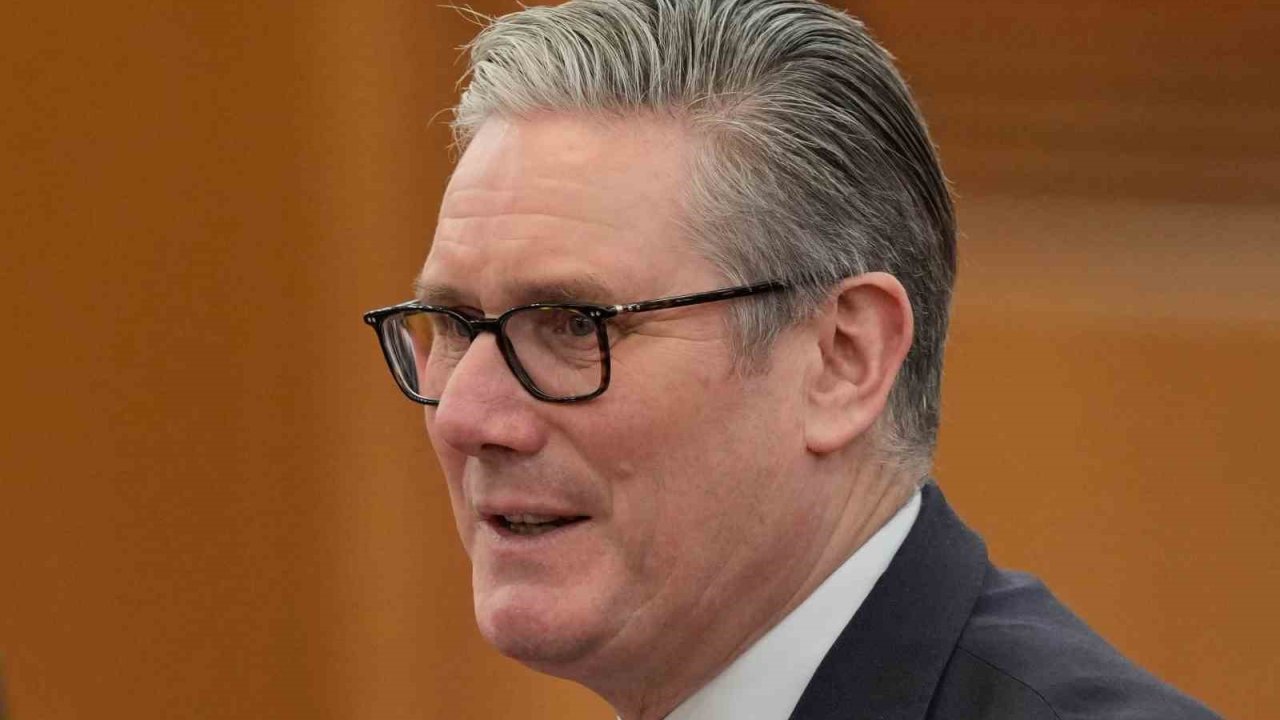 İngiltere Başbakanı Starmer’dan istifa çağrılarına yanıt: "Görevimden vazgeçmeyeceğim"