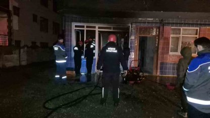 Isınmak için yaktığı ateş, yangın çıkarttı