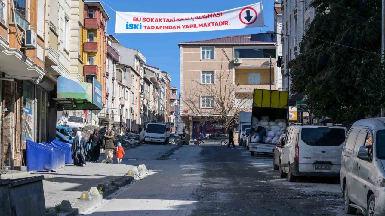 İSKİ, Esenyurt’ta yaptığı kazı çalışmalarının ardından sokakları kapatmadan bıraktı