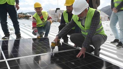 Isparta Belediyesi, pazar alanı çatılarına GES kuruyor