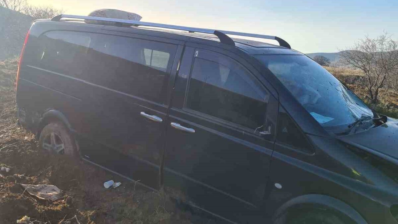 Isparta’da kontrolden çıkan araç şarampole uçtu: 10 yaralı