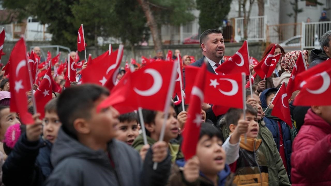Isparta’daki okullarda ikinci yarıyılın ilk dersi bayrak sevgisi oldu