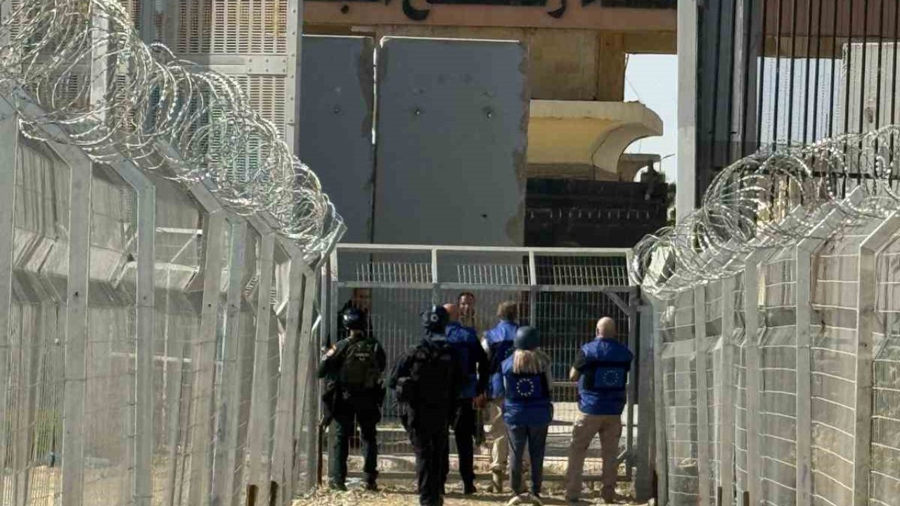 İsrail: "Refah Sınır Kapısı’nda çift yönde geçişlere yarın başlanması bekleniyor"