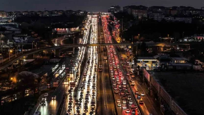 İstanbul trafiği ’ara tatil’ dinlemedi