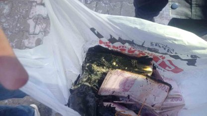 İtfaiye erleri alevlerin arasından Kur’an-ı Kerim’i kurtardı