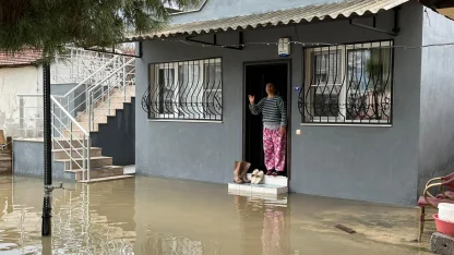 İzmir’de dere taştı, vatandaşlar çaresiz kaldı: "Televizyonda izlerdik, başımıza geldi"