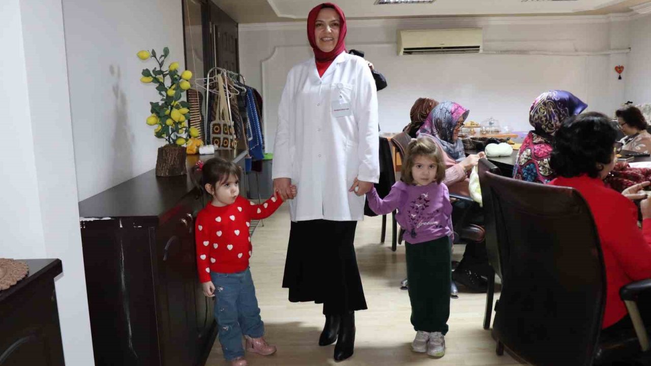 Kadınlar halk eğitimiyle hem sosyalleşiyor hem de gelir elde ediyor