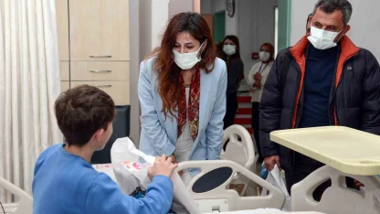 Kanser hastası çocuklara moral ziyareti