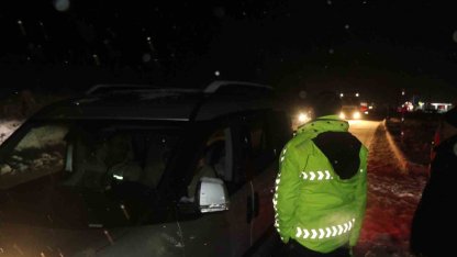 Kar ve tipi nedeniyle Erzincan’ın çevre illerle ulaşımı güçlükle sağlanıyor