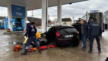 Karabük’te LPG istasyonuna çarpan otomobildeki 5 kişi yaralandı