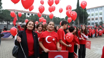 Karasu’da sokaklar kırmızı beyaza büründü