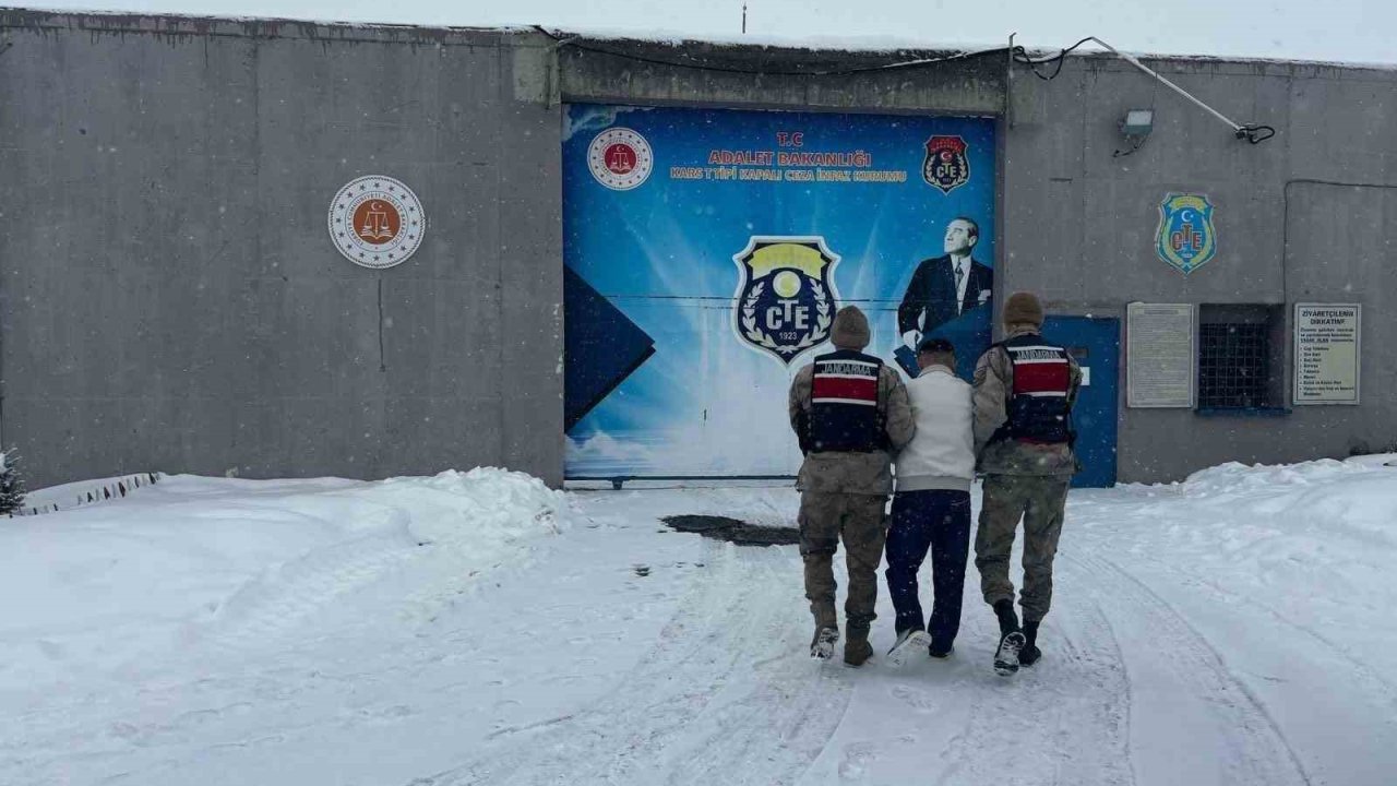 Kars’ta aranan 2 kişi jandarma ekiplerince yakalandı