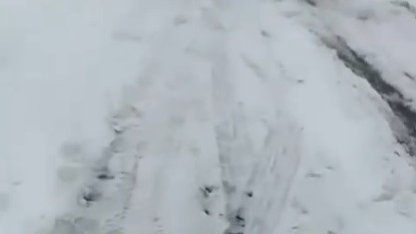 Kars’ta kayan tır kara yolunu ulaşıma kapattı