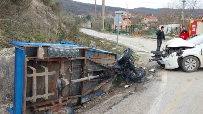 Kastamonu’da otomobil ile "pat pat" çarpıştı: 3 yaralı